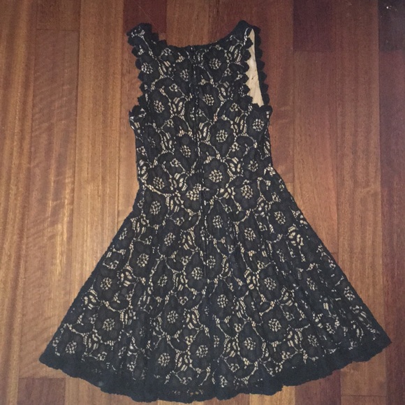 A black city studio dress - Picture 2 of 3